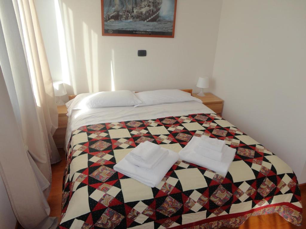 Alloggio Cavour Ferrare Chambre photo