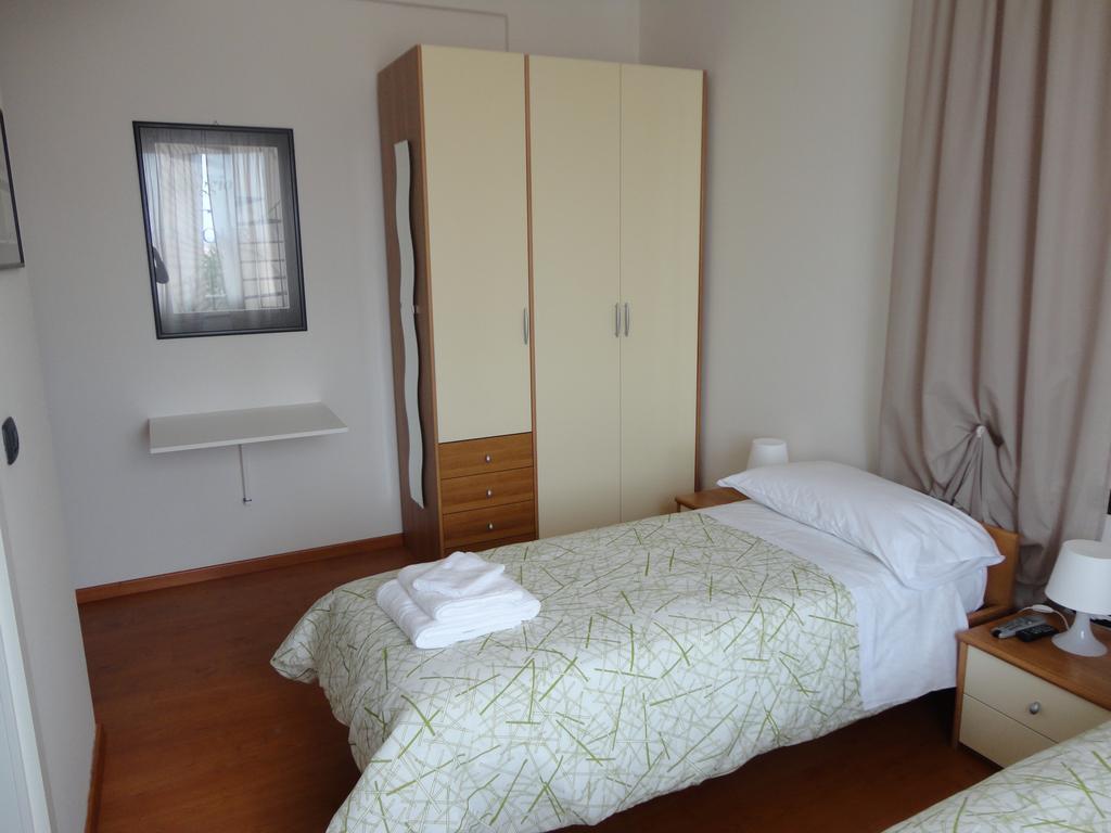 Alloggio Cavour Ferrare Chambre photo
