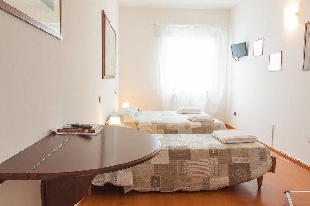 Alloggio Cavour Ferrare Extérieur photo